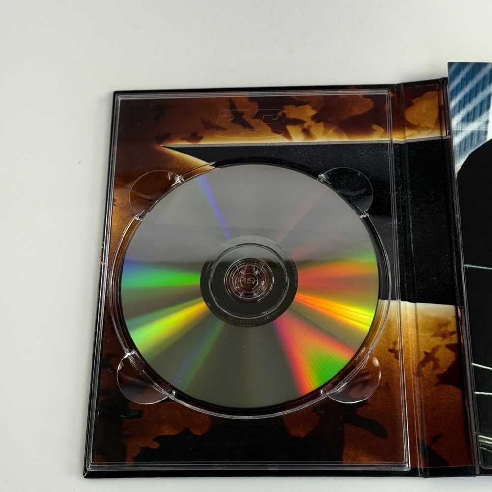 The Dark Knight Trilogy DVD Limited Edition Gift Set Lenticular Art Book 3-Disc - Picture 11 of 15